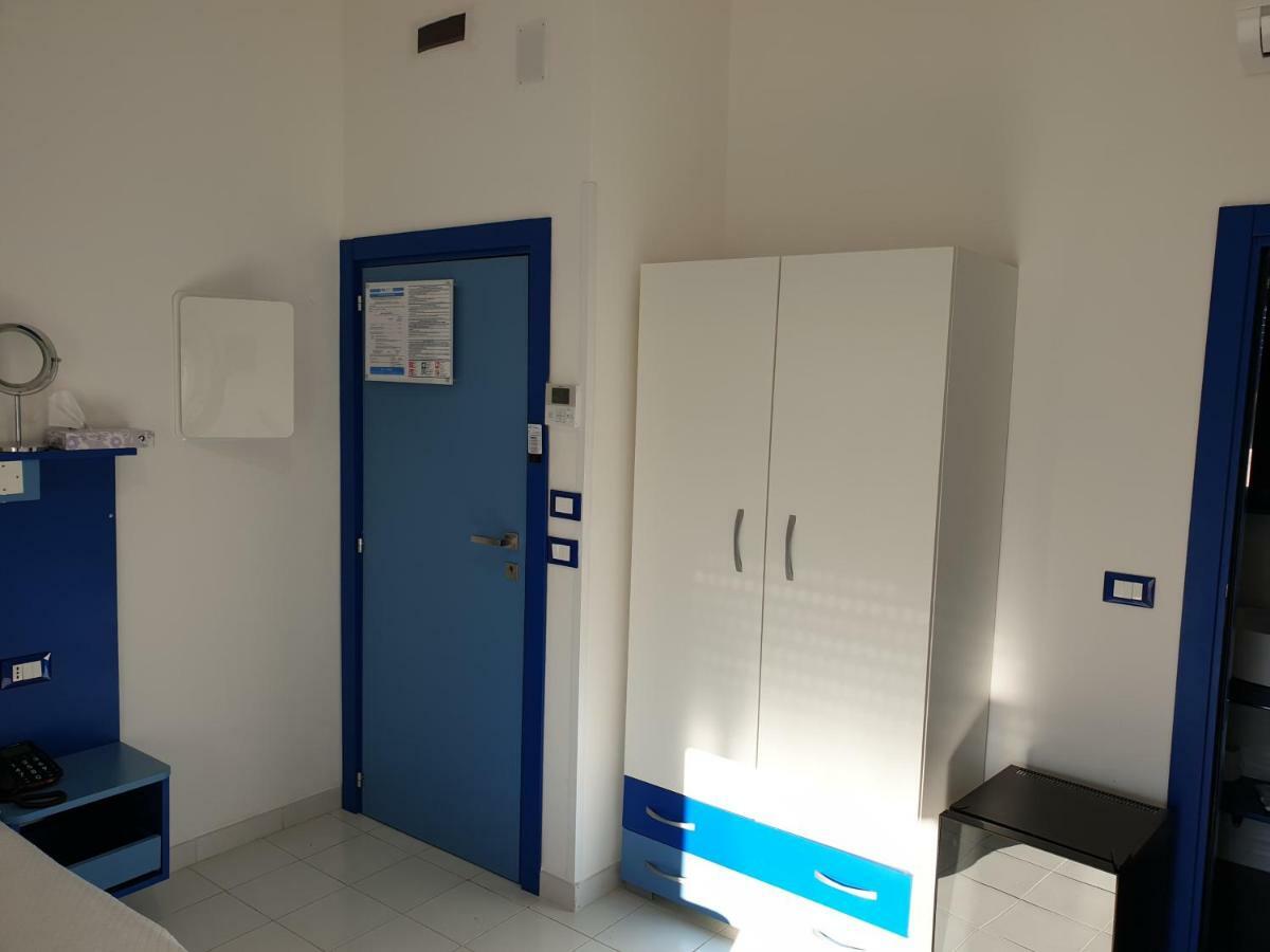 Hotel Caraibisiaco Sul Mare San Pietro in Bevagna Buitenkant foto